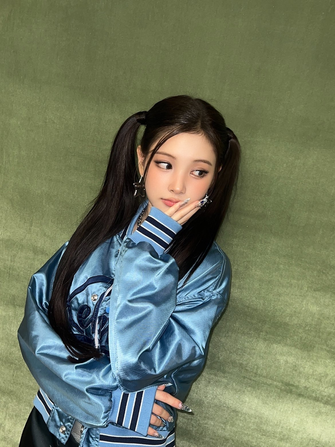 BabyDONTCry Yihyun🩵🖤 