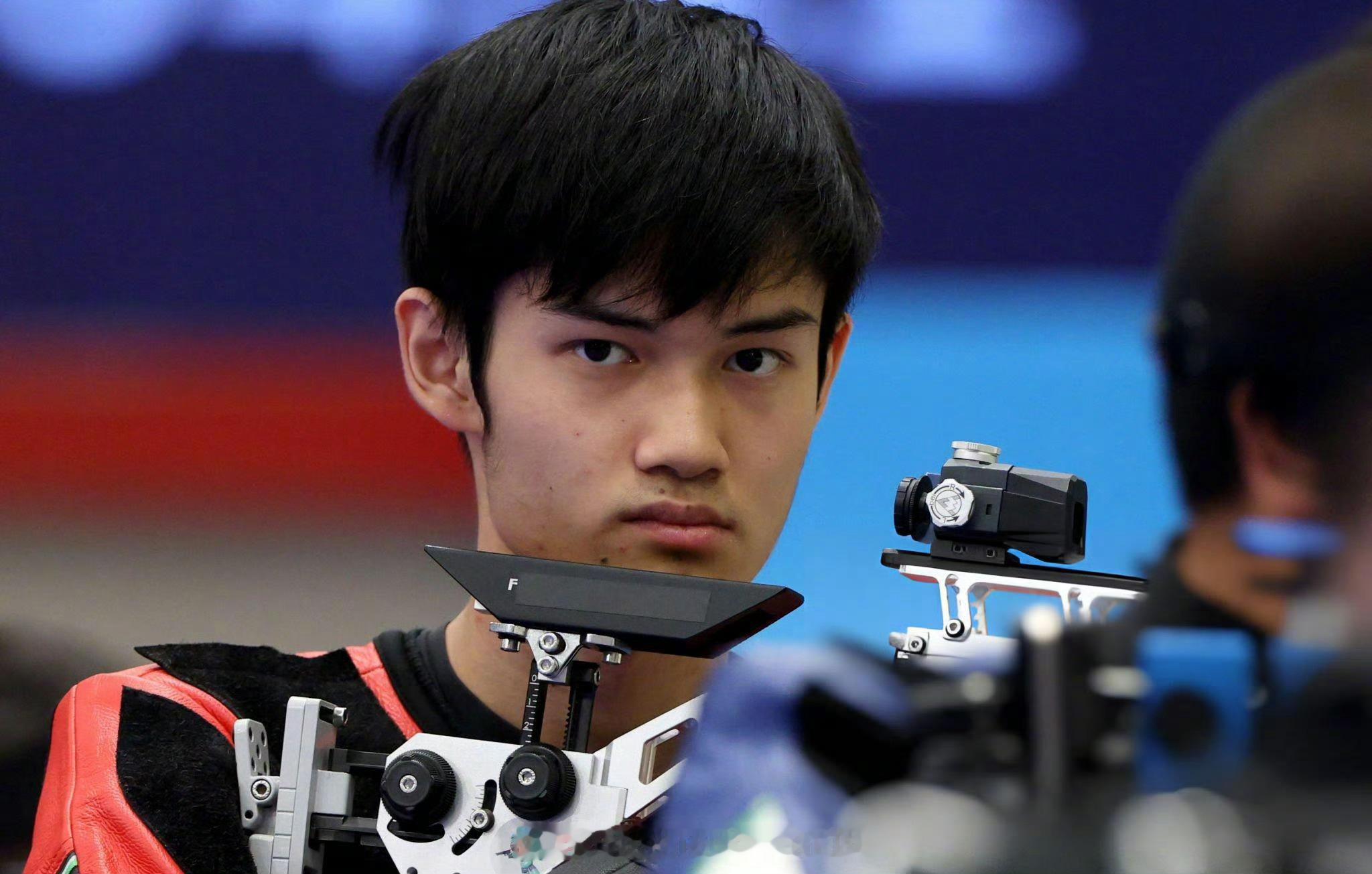 第5金🥇男子十米气步枪:盛李豪地铁还没做完，第5金就来了[你好][你好][你好