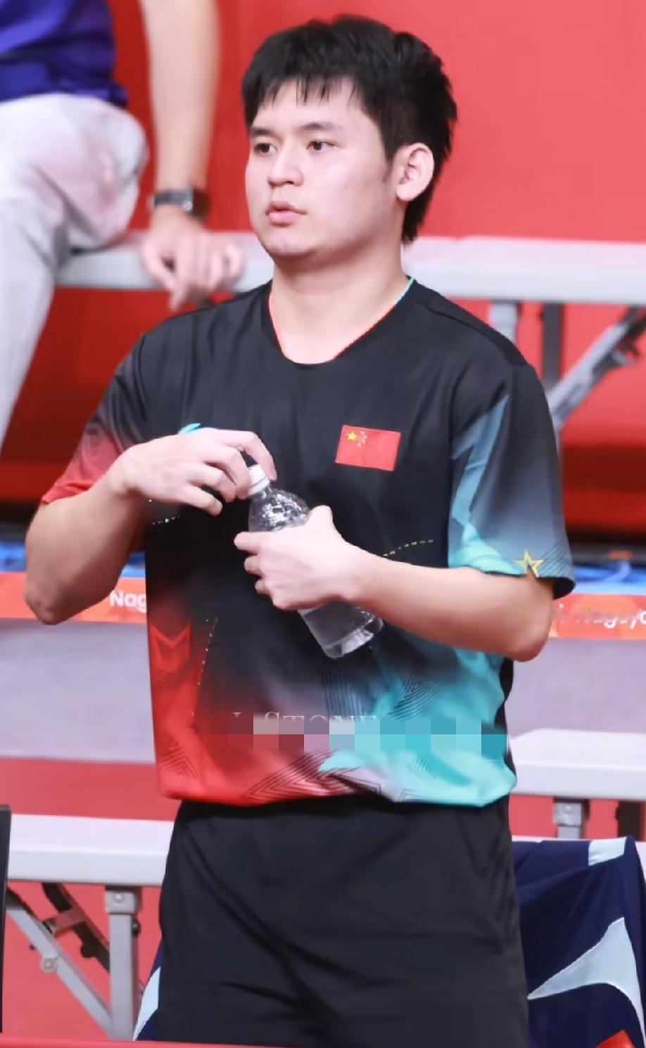 王曼昱输球也好，
还是林诗栋输球也好，
都不是大家随口辱骂的由头，也不是阴阳他人
