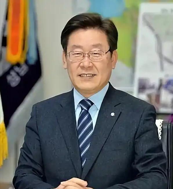 这下出名了！不止中国，连全世界都知道了 ！ 李在明近日接受媒体采访时谈及台海问题