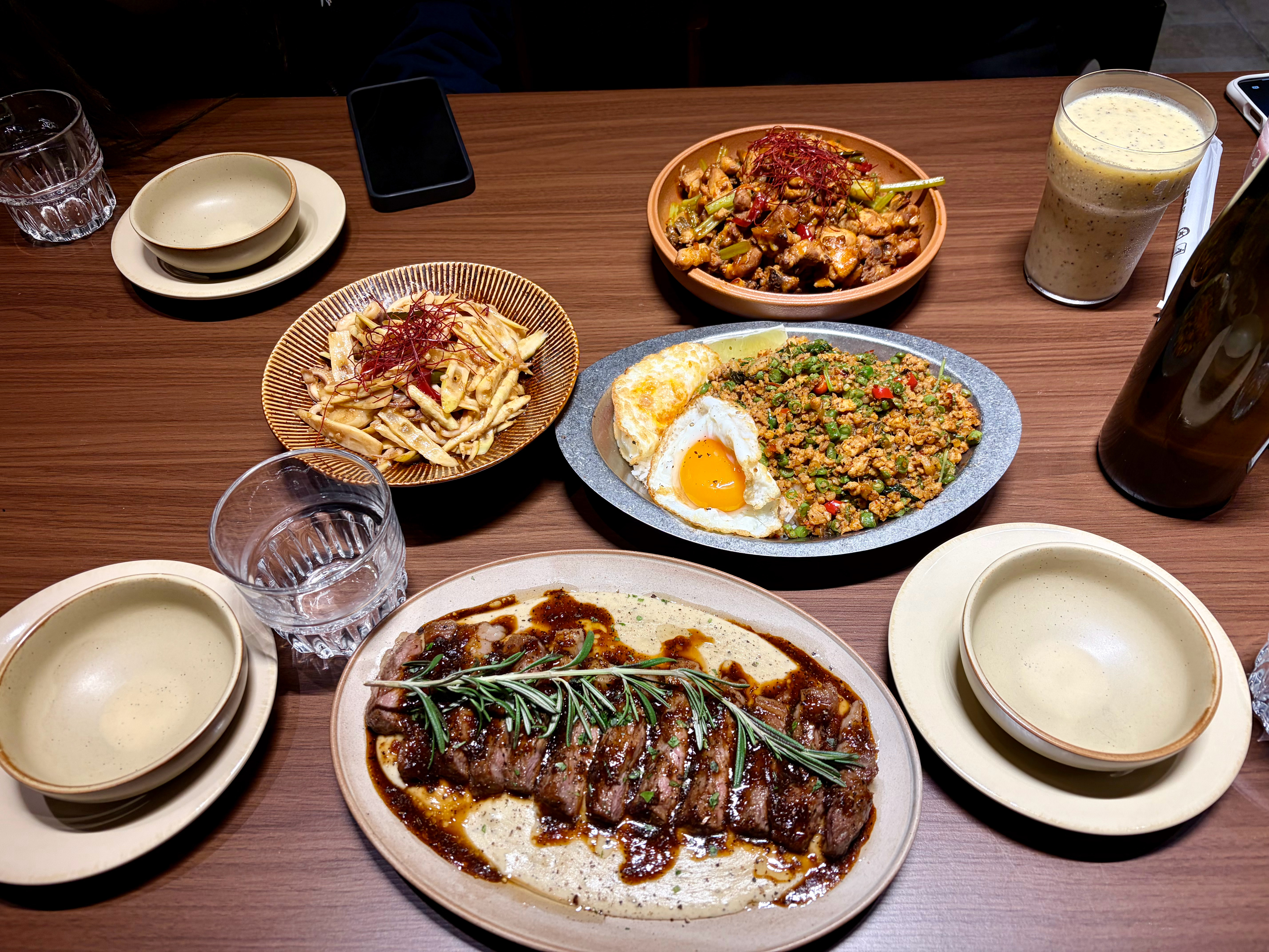 既然已经胖了两斤了 那趁热打铁再吃一顿漂亮饭不过分吧[馋嘴] ​​​