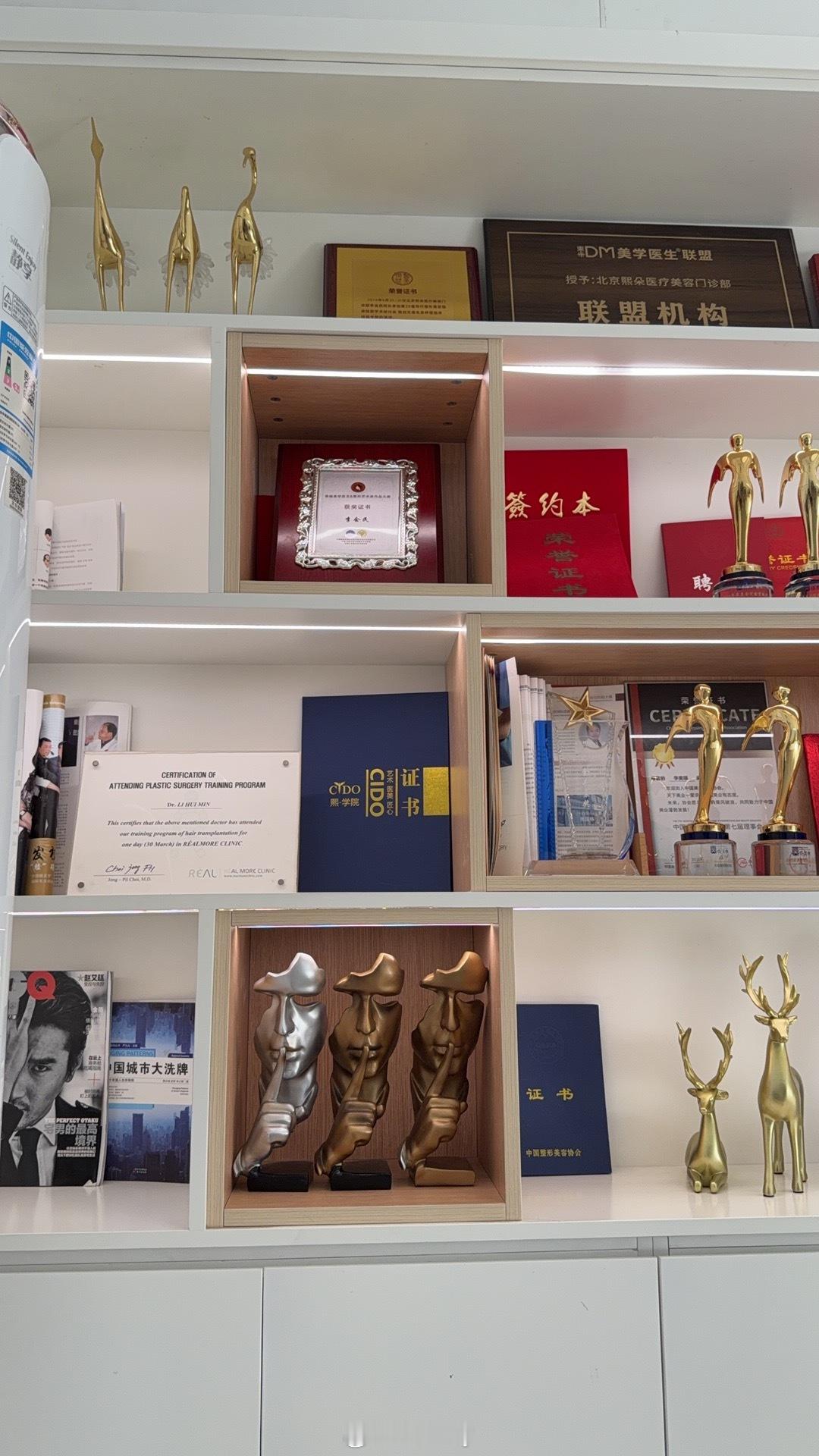 特意飞过去植发了 找的一家很牛逼的医院 因为看了案例ycy也是这家做的 找的同款