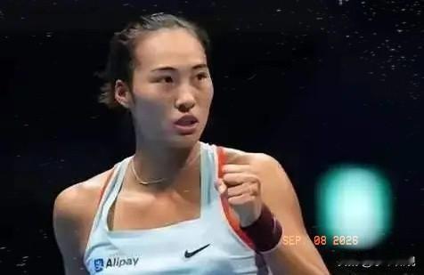 没想到在美国网球公开赛女单，郑钦文再次大逆转战胜斯瓦泰克，而莱巴金娜则横扫大坂直