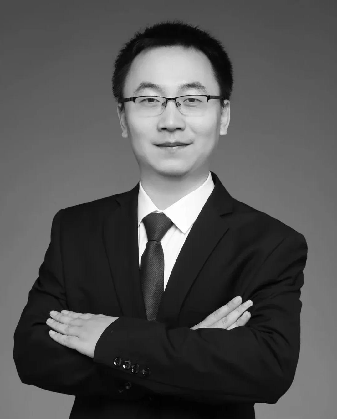 一个人头衔多是好事，代表着一个人在社会上取得的成就和贡献！
但头衔的获得，往往让