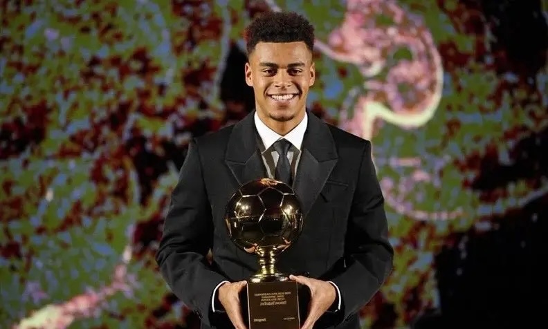 法国球迷俱乐部  2025年金童奖官方排名公布：• 杜埃：450分• 居勒尔：1