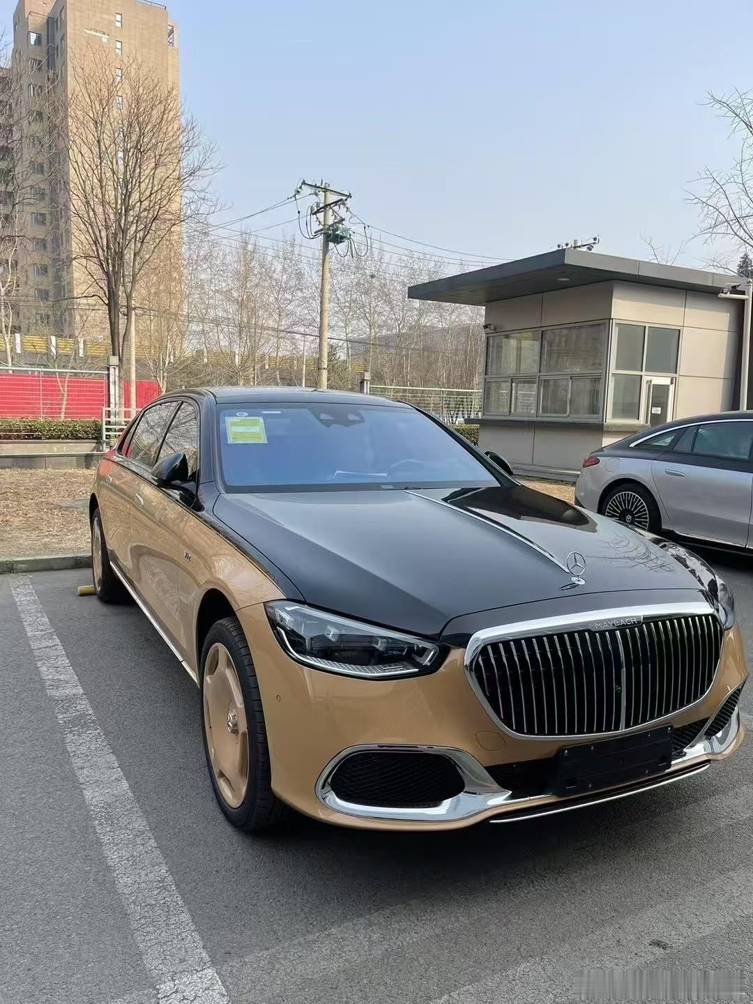 迈巴赫S 680 4MATIC VirgilAbloh 限量版，移动行宫！ ​​