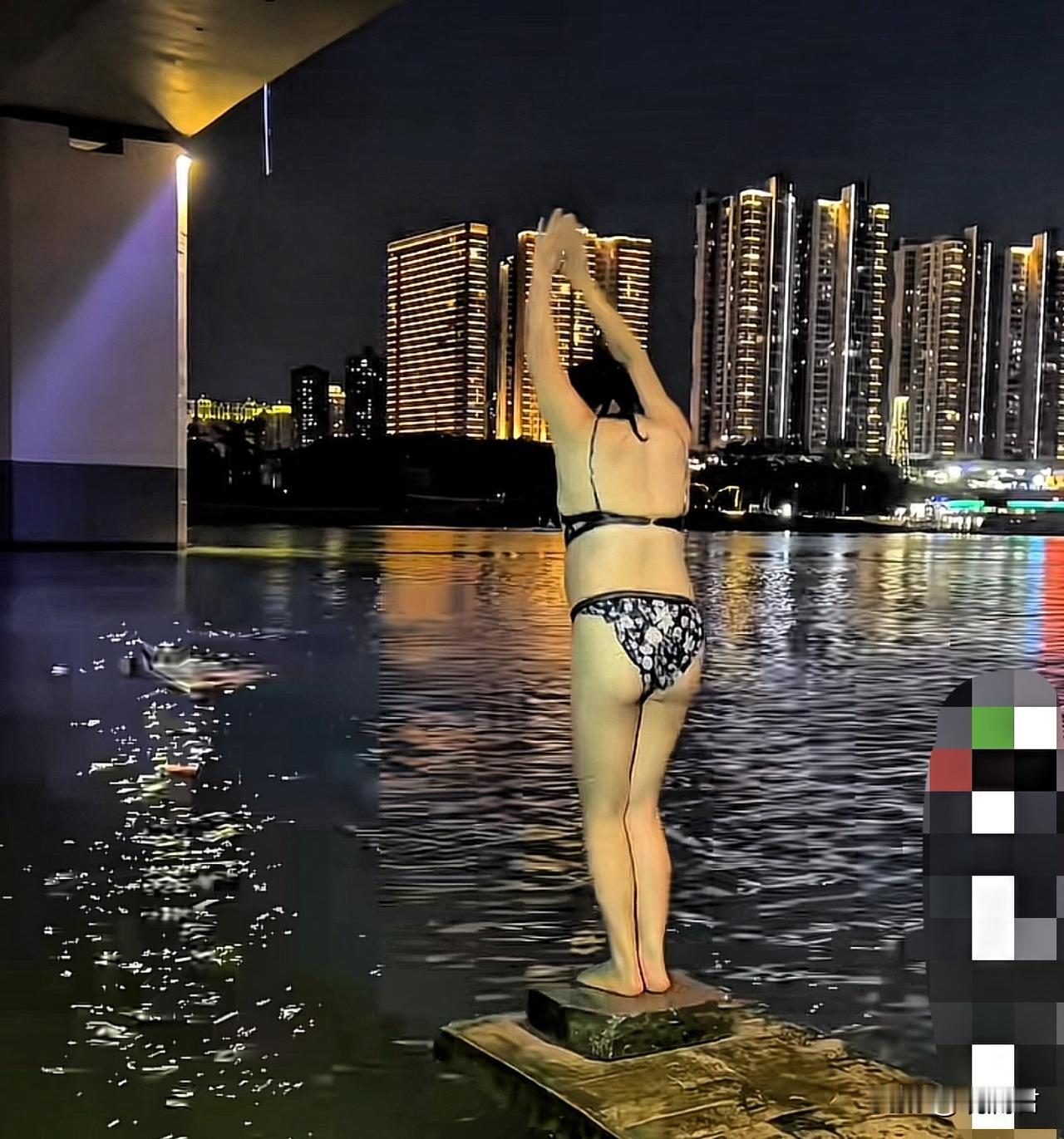 夜泳跳水，和我在电视上看到的不一样。