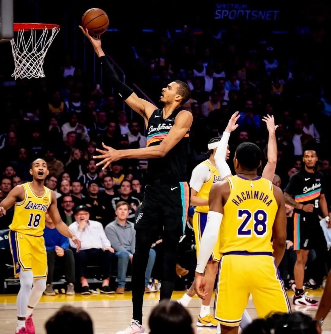 无敌是多么寂寞啊，文班亚马面对残阵湖人半场爆砍37分!

在今天马刺与湖人的比赛