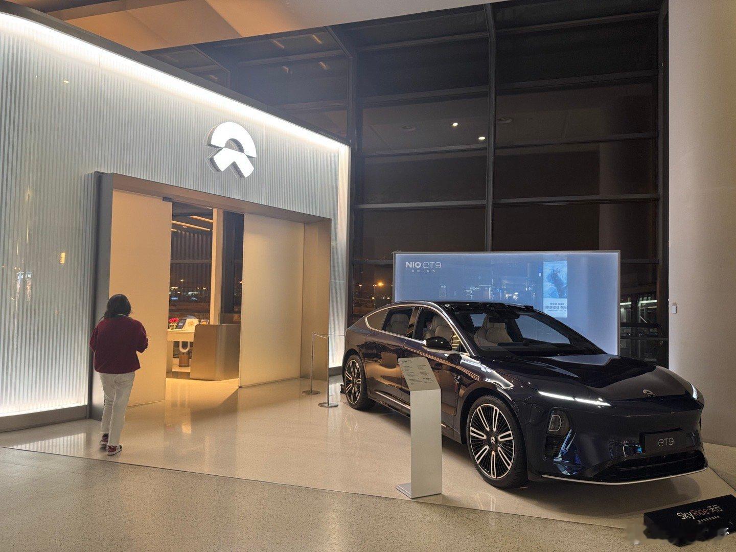 这好像是我第一次进来虹桥机场的牛屋现在人不多，体验还是不错的蔚来 上海