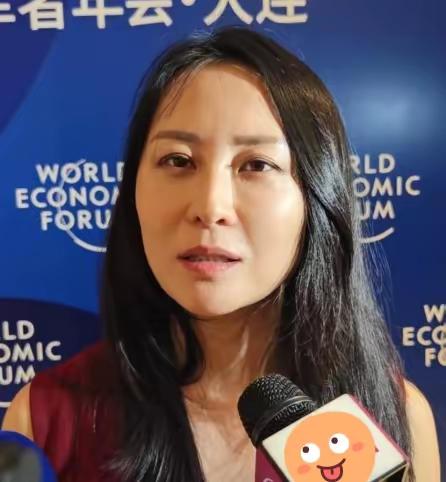 反转来得太快！
金刻羽刚要求中国援美，
就被爆出性丑闻！
​金刻羽在社交平台上建