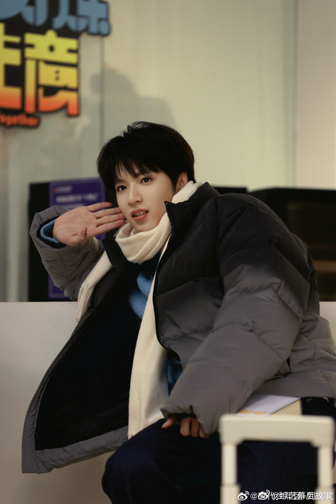 刘耀文好干脆的一声爹 干净利落一声爹，刘耀文耿直性格尽显，马嘉祺直接赢麻了。 