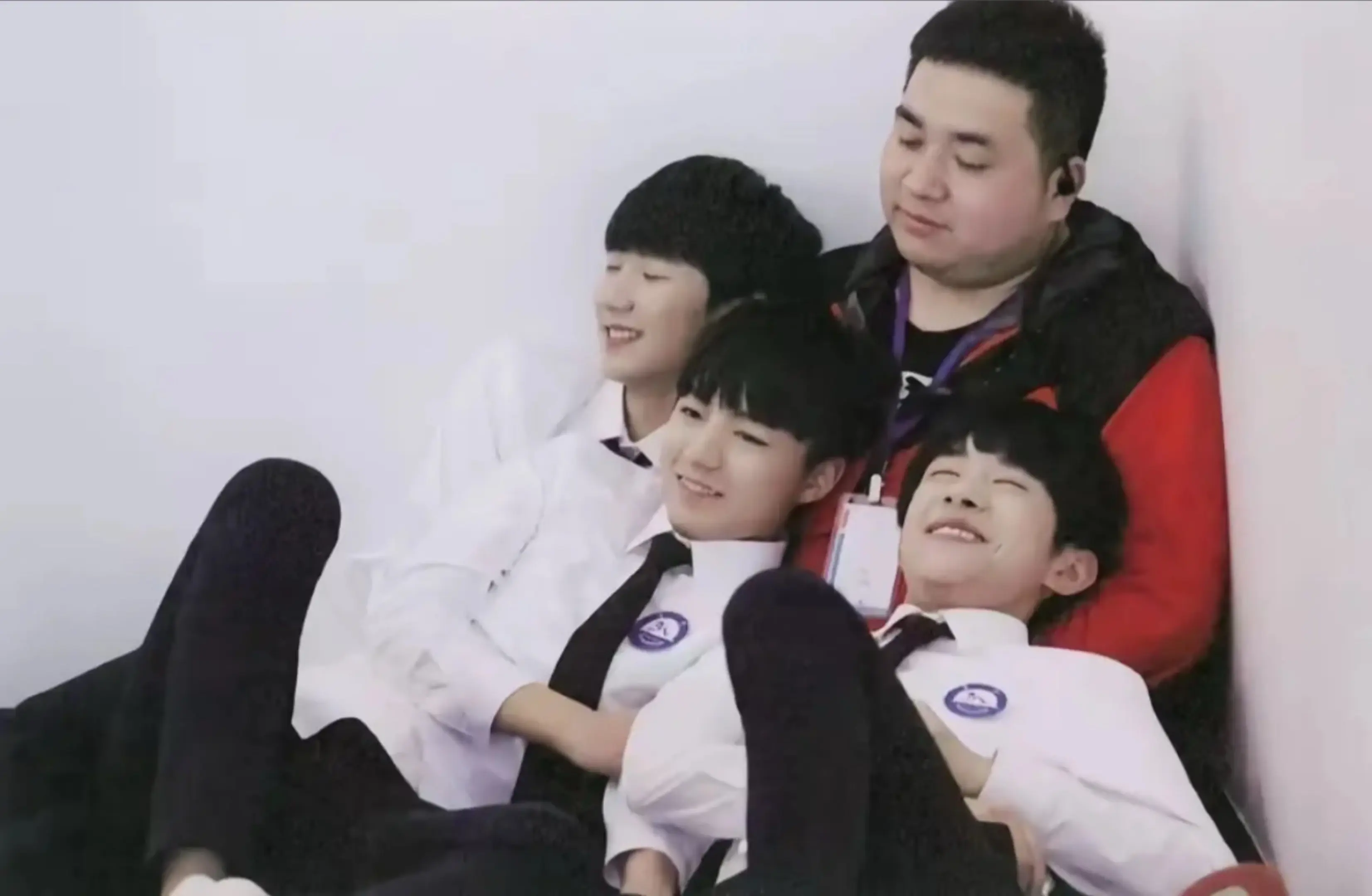 易烊千玺 全世界最铁的搭子慢慢长大了tfboys 他们的可爱瞬间 小哥仨日常