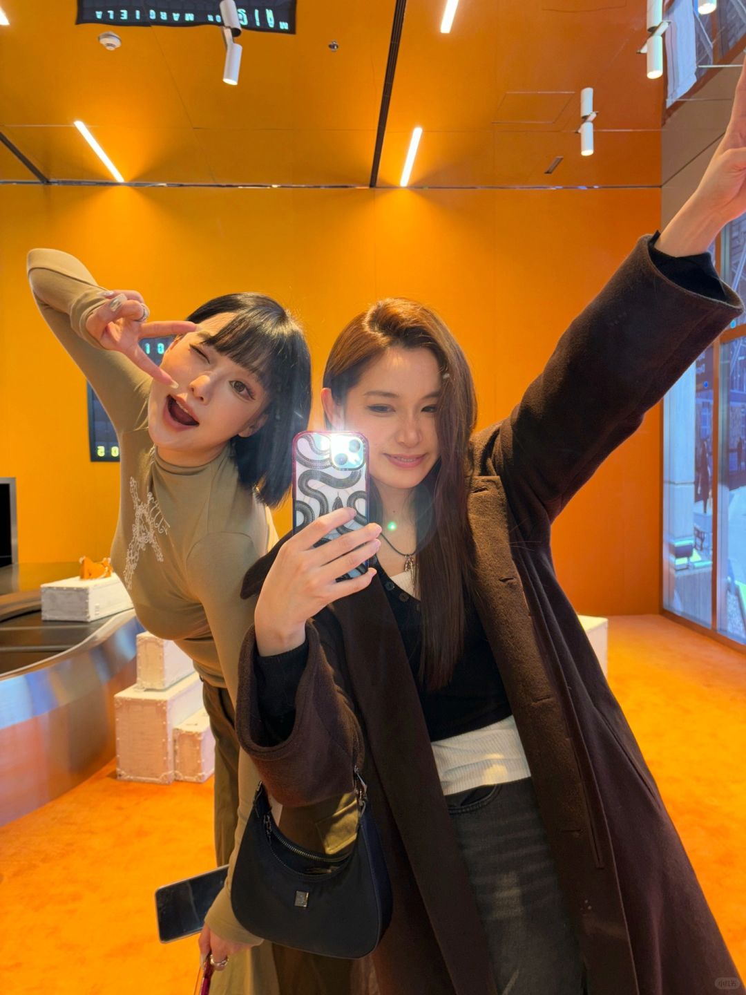 🍊机场等行李自拍ING 👀