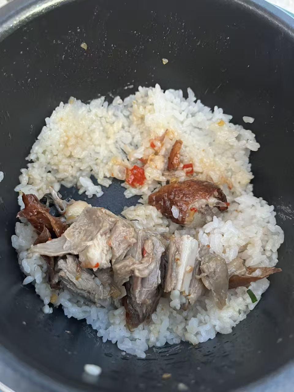 以现在的这个实力，在高速上应该算豪华大餐了吧？国庆节前我问要回湖南的同事，什么时