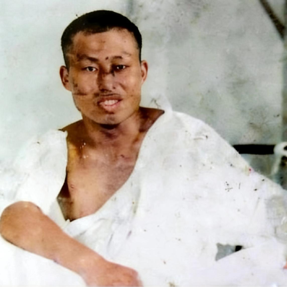 1937年8月，高志航与日机空战时受伤，在杭州广济医院疗伤时，一张罕见的留影，照