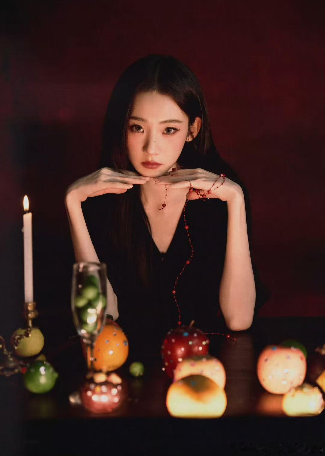 张艺凡出道六周年哥特风大片 ​​​萌妹秒变冷艳美人，这个张艺凡也太美啦！！！出道