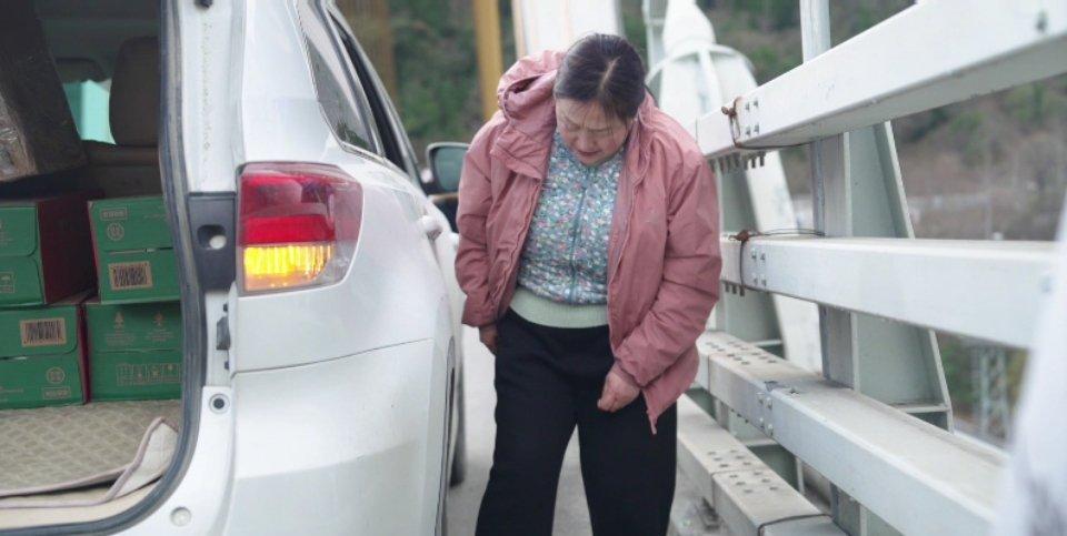 父母跨3千公里赴边境陪儿子过年 山海挡不住归家心，边境小城迎至亲，三千公里奔赴，