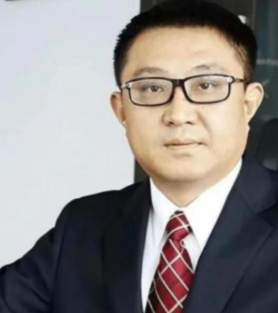 他在三年疫情期间趁机牟取“国难财”，靠核酸检测肆意造假祸乱民生，此人便是核酸大王