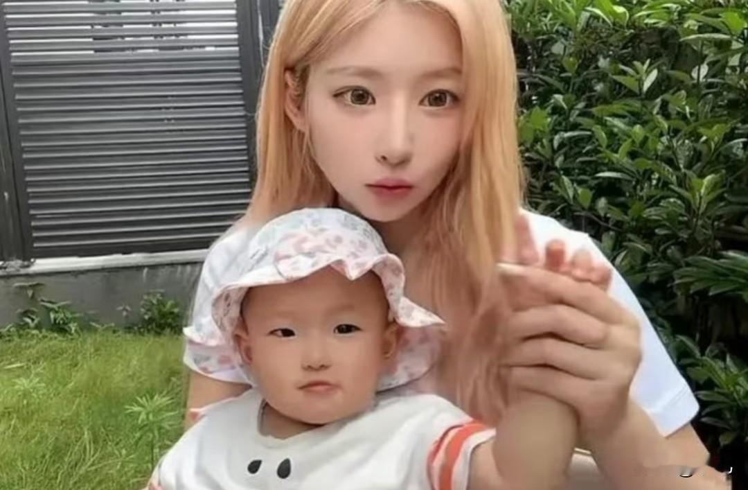 黄一鸣女儿的账号被封


黄一鸣的女儿这么小就给她开通账号，网上尝到甜头了吗？王