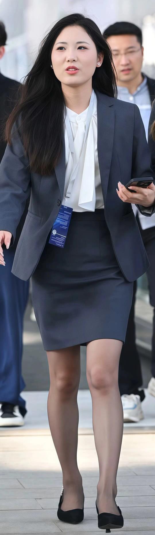 如何搭配服装才能展现优雅气质? 职场女性该怎样培养自己的气质 分享职场体验 如何