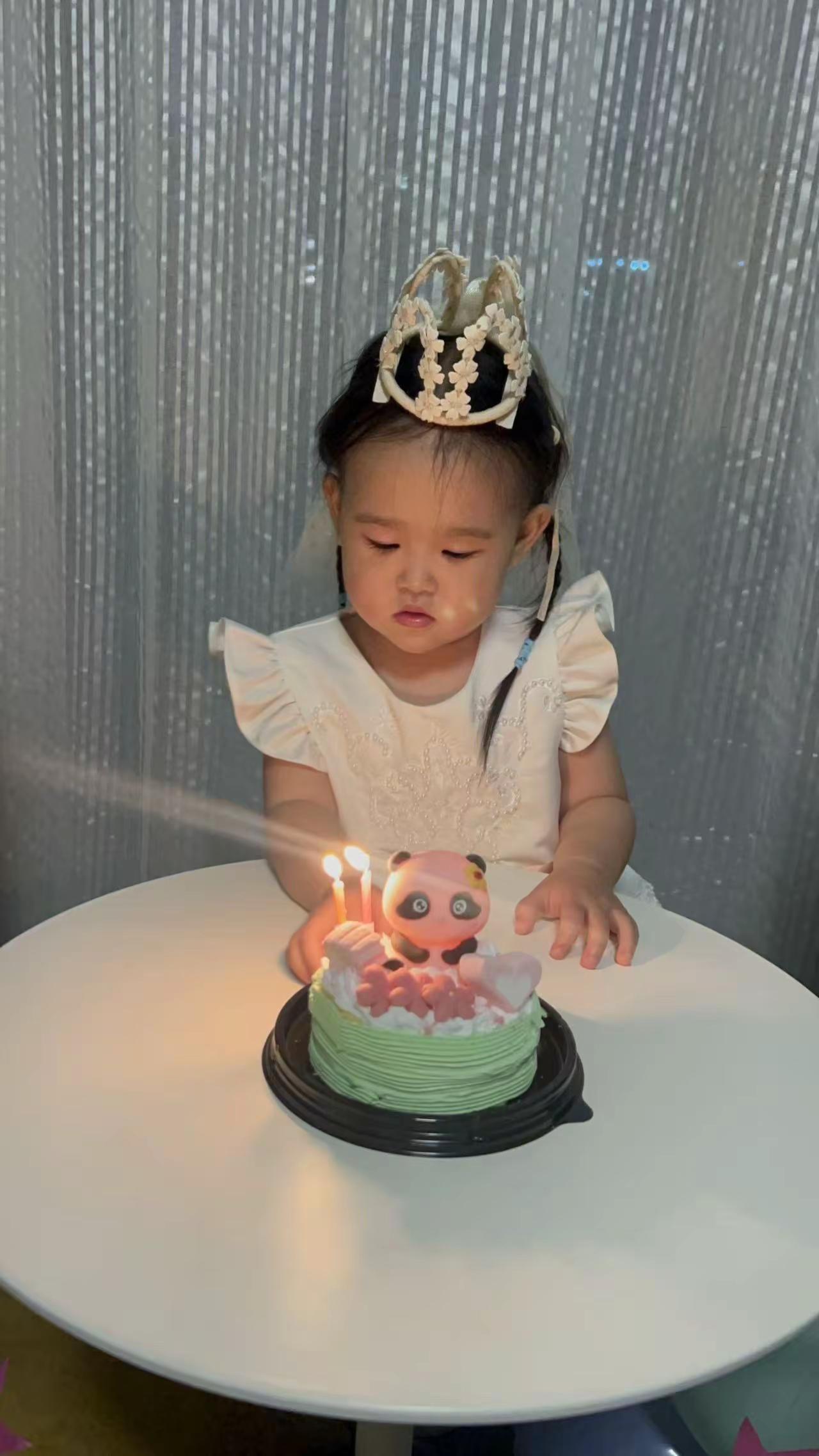 愿岁月温柔，家人安康；愿时光清浅日子静好