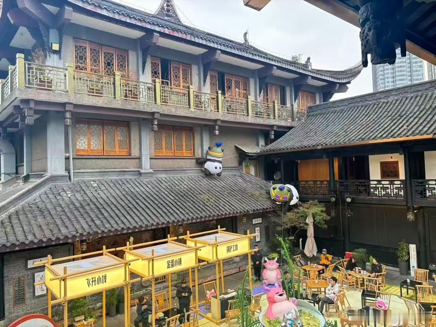 最有川味的棋盘出现了在茶馆下一种很新的棋 四川茶馆又整活了！最有川味的棋盘配“很