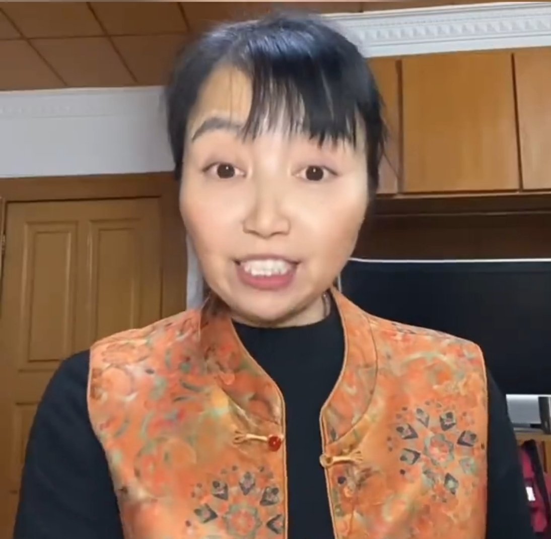 上海大姨手把手教春节大扫除走红 家政阿姨也时髦用上AI当家政阿姨用AI总结出春节