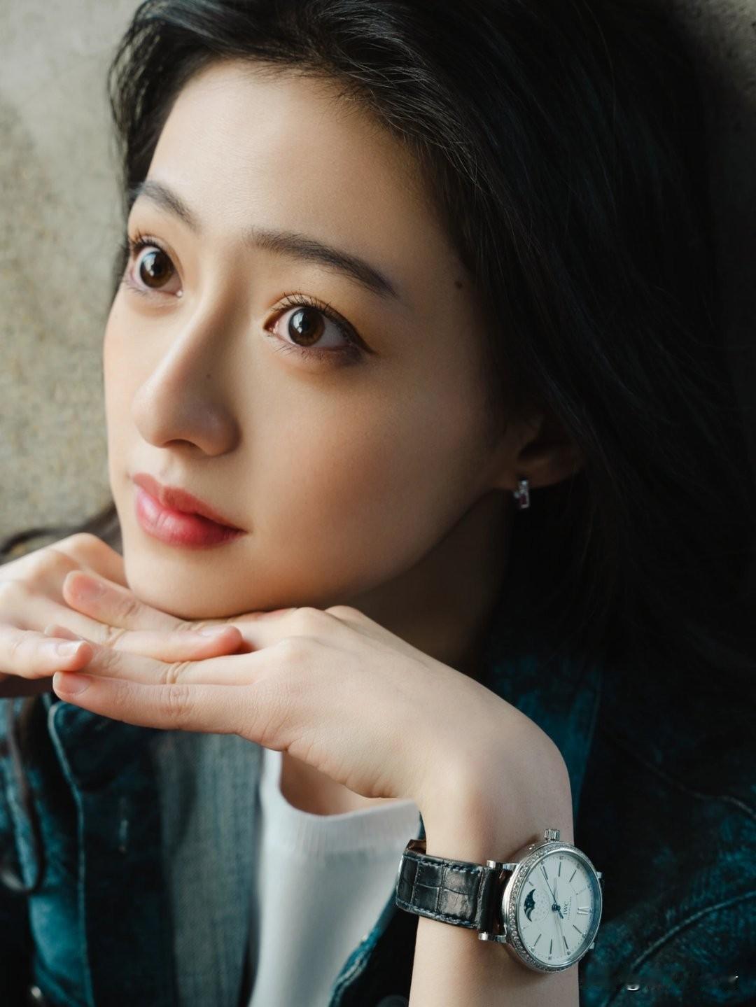 温柔眼神，岁月静好，时光静谧如诗。