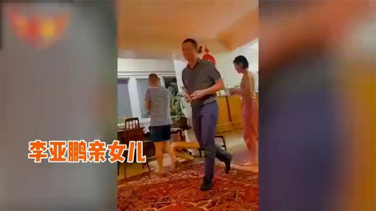 李嫣回国，李亚鹏接机狂拍女儿马屁，浓妆出席气场不输母亲王菲#MCN微头条伙伴计划##爆料#