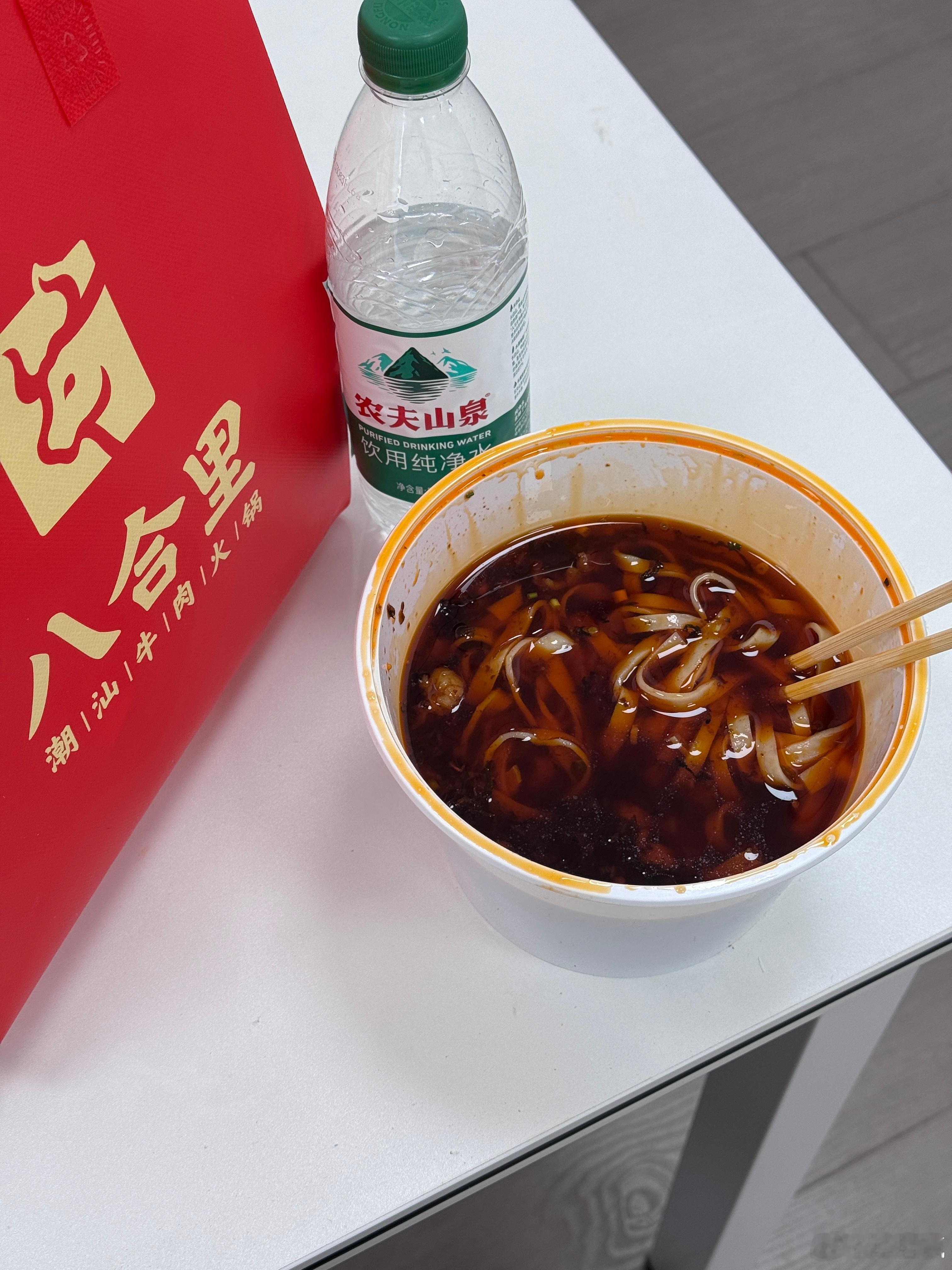 北京的八合里竟然能吃饭麻辣牛肉粿条，非常的酸爽，并且不辣，好吃[努力] ​​​