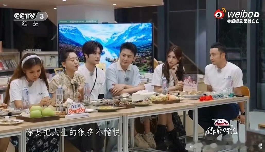 月亮姐姐 我没有产后抑郁月亮姐姐这状态真的很好啊，顺利度过产后阶段，没有焦虑，是