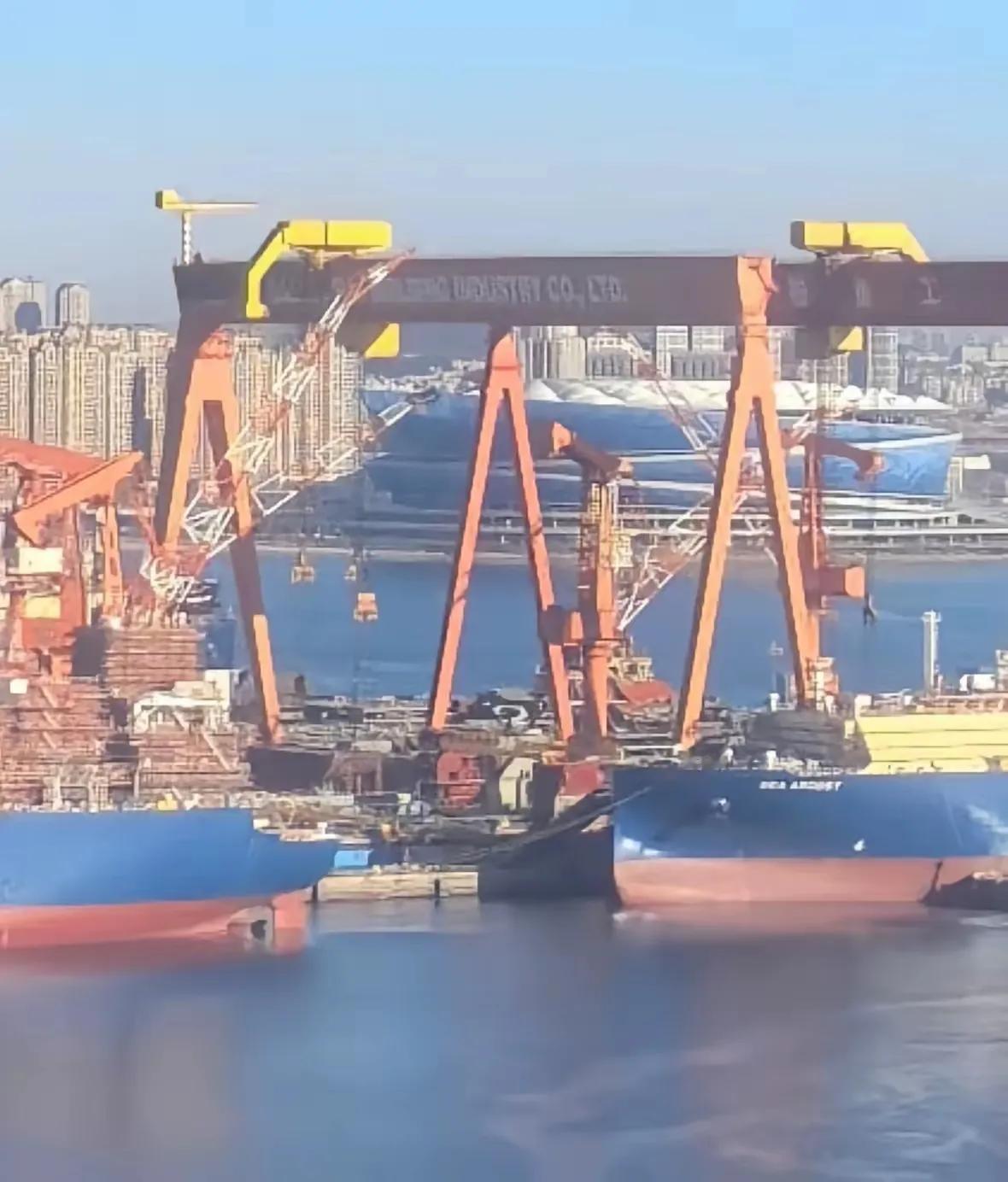 好消息，LNG船终于挪地方了
 
这可不是普通的船舶调度，而是牵动全球能源市场的