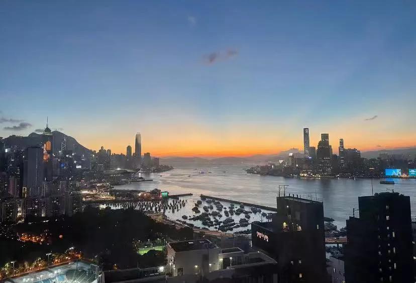 也难怪米英国人那么喜欢香港
这次和队友从英国回到亚洲的下半段来到了香港他曾经在香