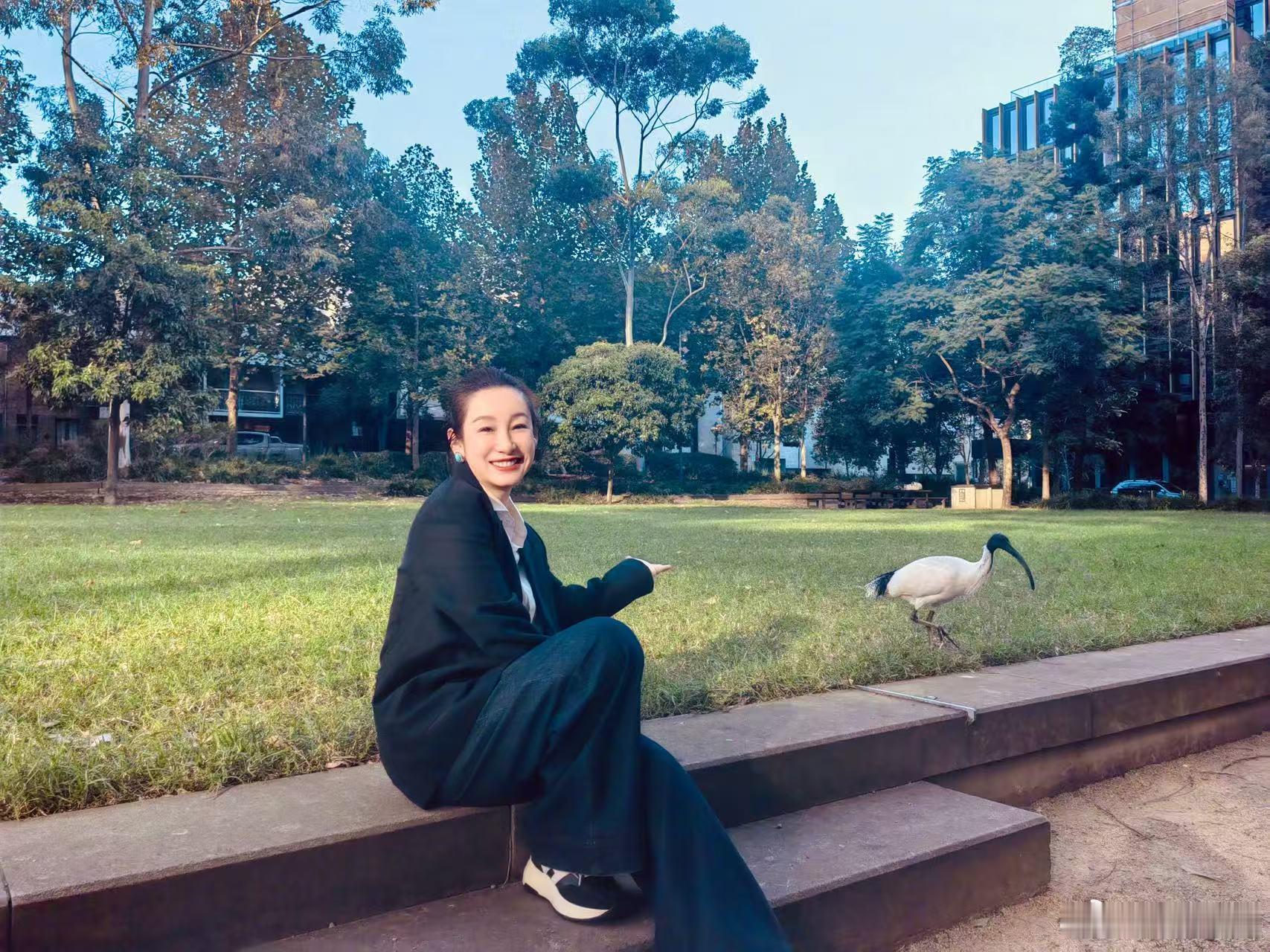 秦海璐提名白玉兰最佳女配角 用扎实的表演功底撑起角色魅力，从细节到情绪表达都恰到