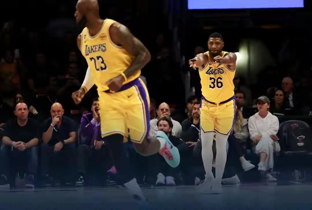 湖人拿下G3的功臣
湖人今天上半场打的是很不错的
其中出现了四名100%命中率的