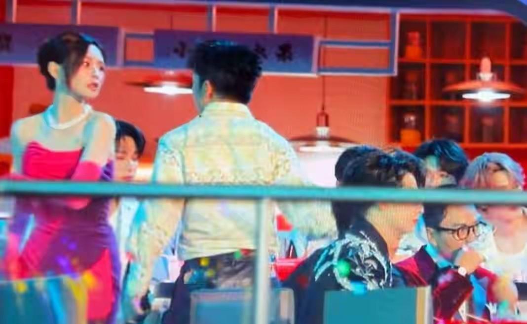 沈梦辰和杨迪这对搭档，最近又让圈内人刮目相看了。
谁能想到，台上那惊险的空中换道