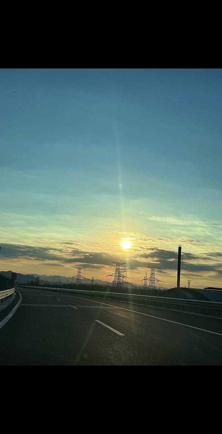 千万不要被互联网带偏你的生活，少去管别人怎么样怎么样。你要记住，99%%的人都不