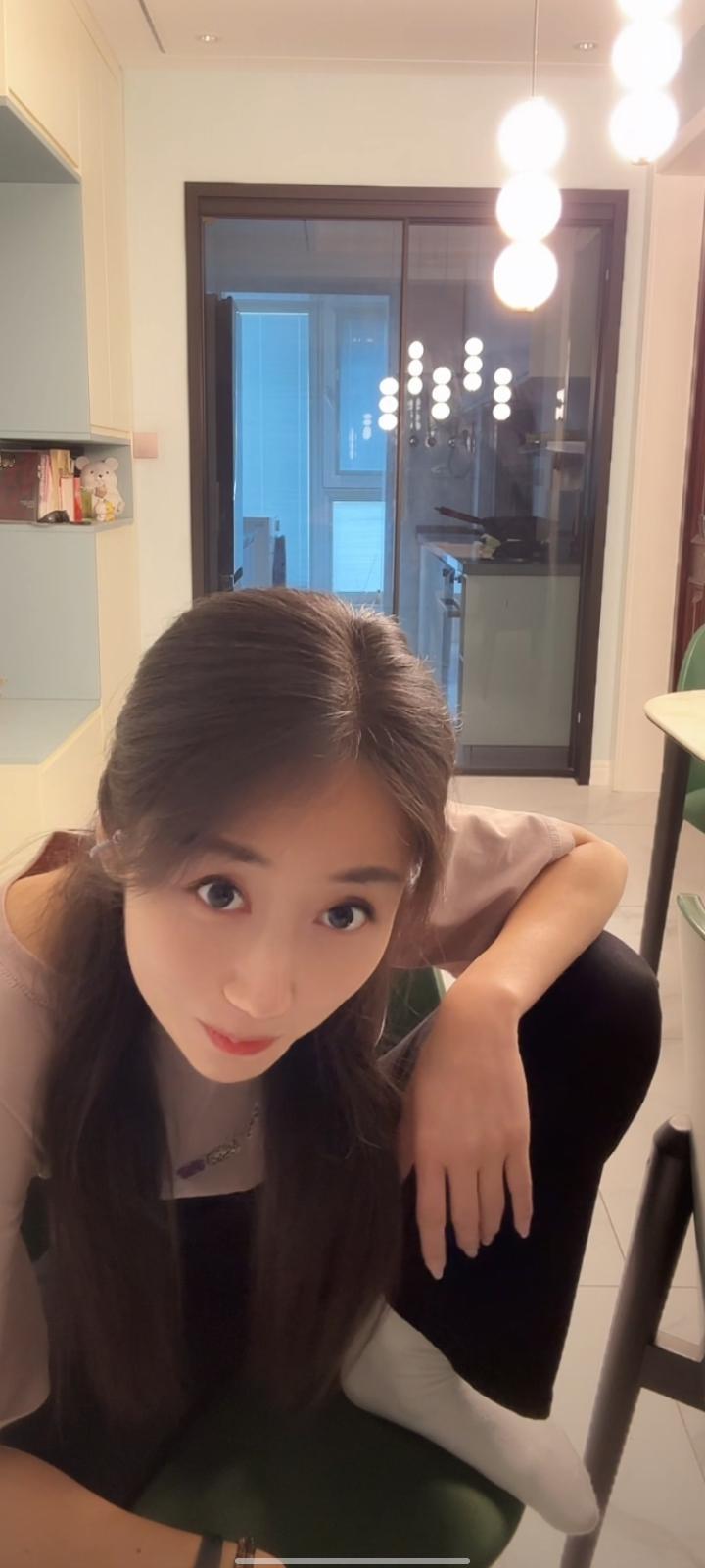 所有的草稿，都只为书写一个真实的自己，
笔锋顿挫间，是青春不加修饰的纹理。
哪怕