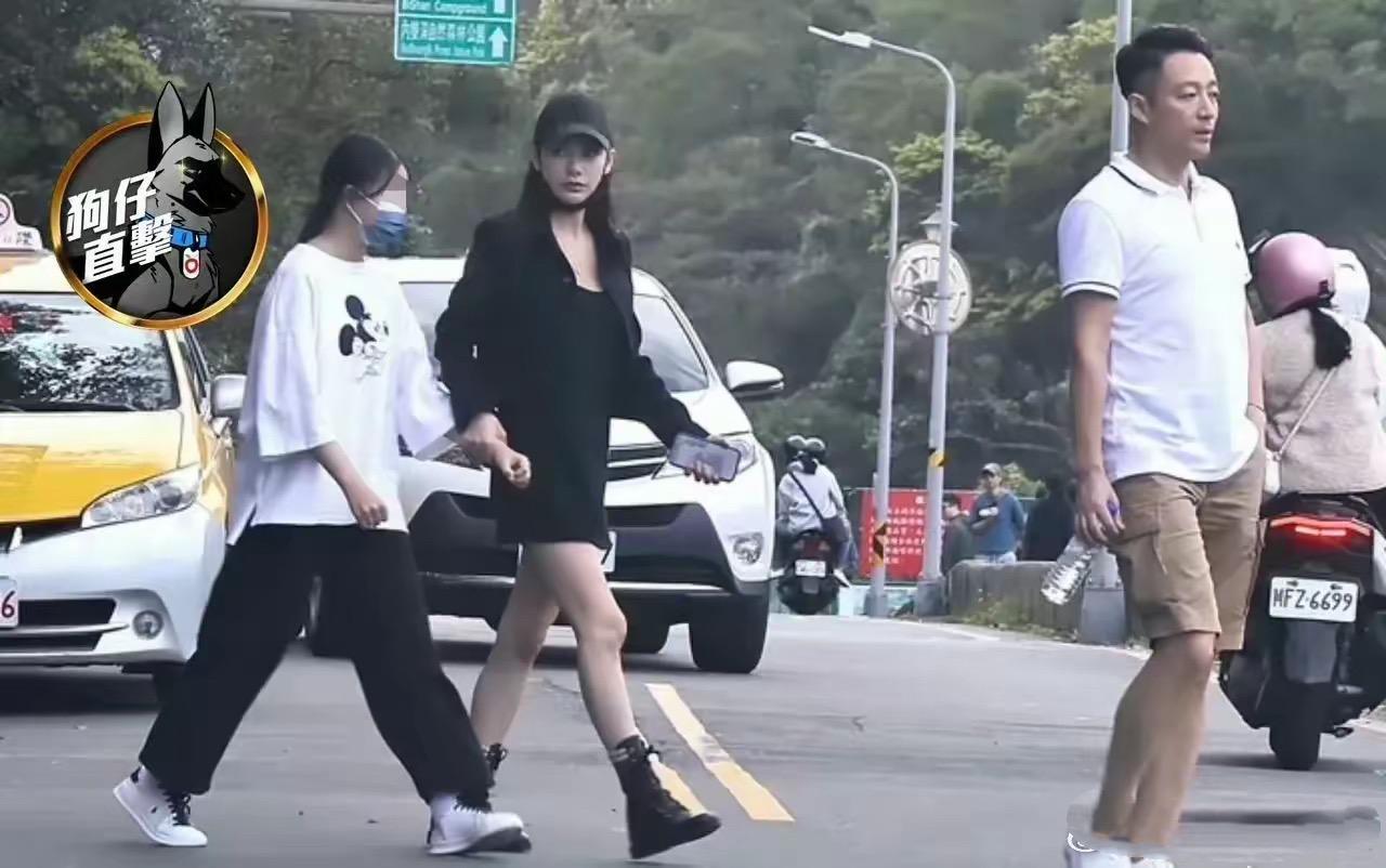 大S才刚走，汪小菲就迫不及待的上演“父女情深”，就连马筱梅都扮起温柔后妈，牵小玥