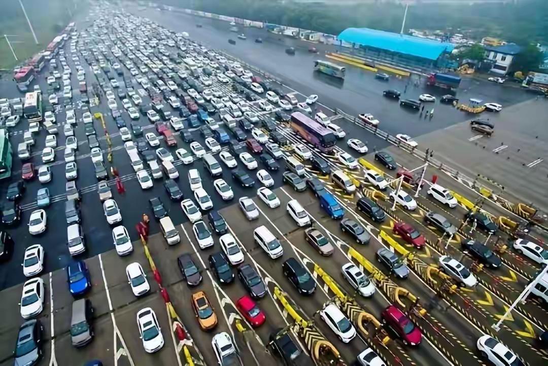 两会交通改革：告别节假日拥堵，中国交通迈向数字精准治理新范式
 
以前一到节假日