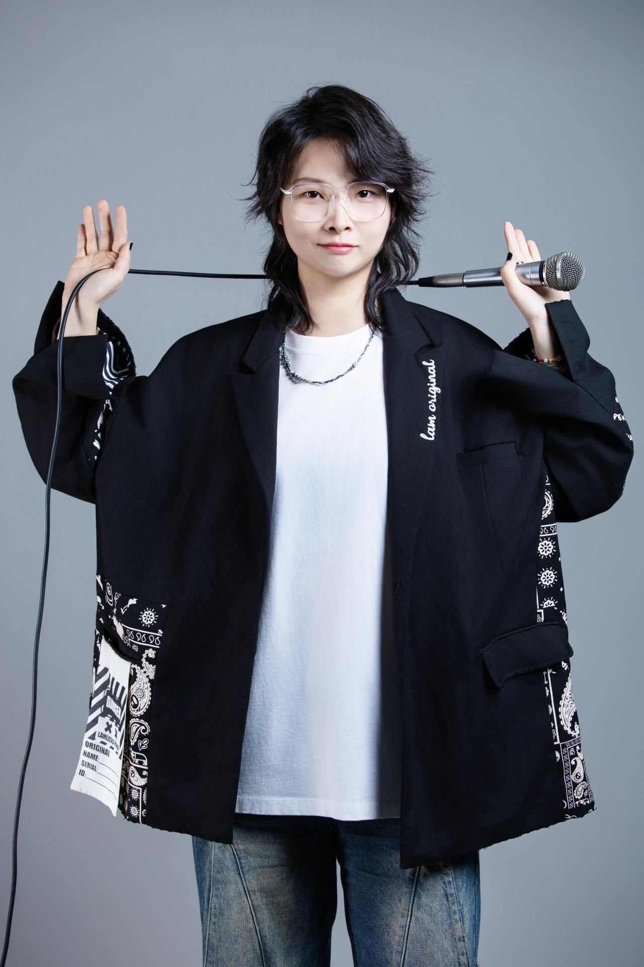 谁被嘻哈这段话戳中了？嘻哈地上的事不想管就上天开飞机 她那句“实在不行我开飞机带