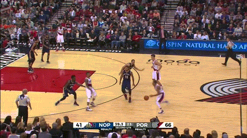 看看CJ是怎么单打霍勒迪的。脚踝终结者训练营 ​​​