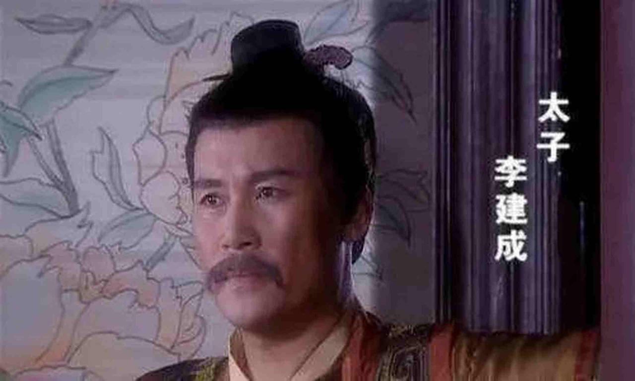 太子勾结外臣运送铠甲、招募私兵，告密者人赃并获。皇帝当场暴怒，把太子关了禁闭，还