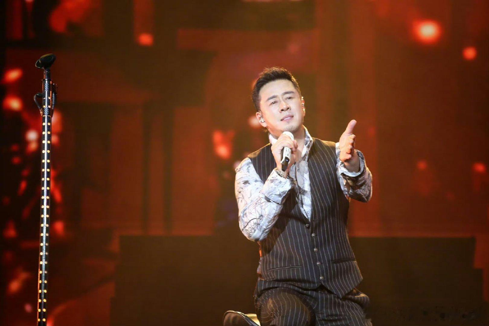 杨坤说歌手不是那么好当的歌手2026杨坤分享行业感悟，录播形式早已难以刺激大众，