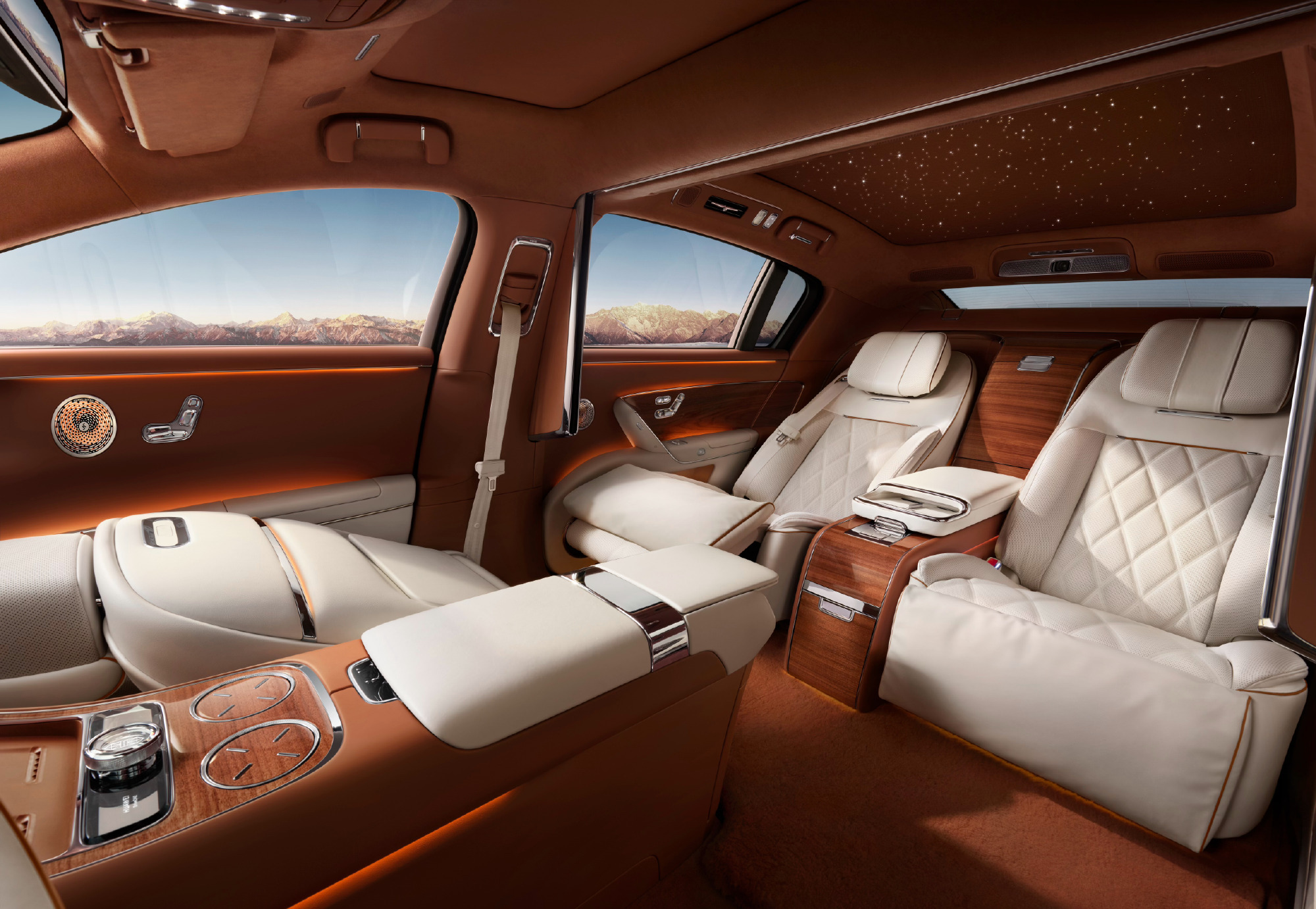 余承东曝尊界200万级新品轿车 华为与江淮合作的尊界又有大动作！余承东首曝新车，