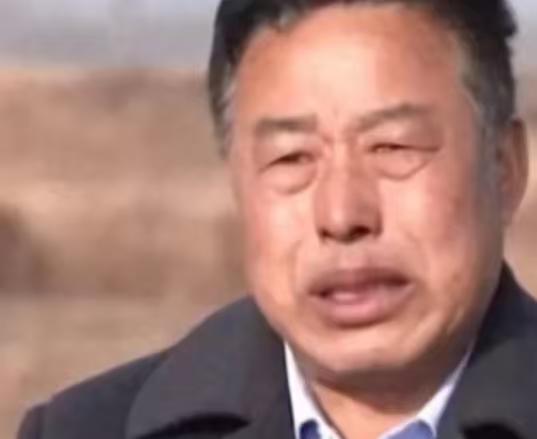 那会儿我整个人都傻了。借了100万，老婆孩子跟着我吃苦，结果一半家当就这么没了。