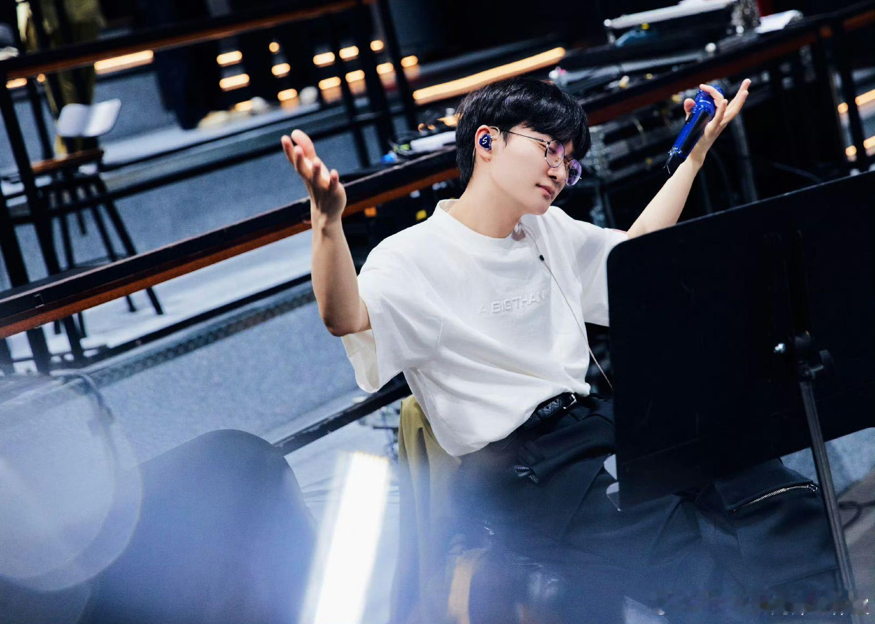 周深演唱会 人气断层领先，苏州场售罄刷屏！广州站倒计时，期待周深带来独一无二的视