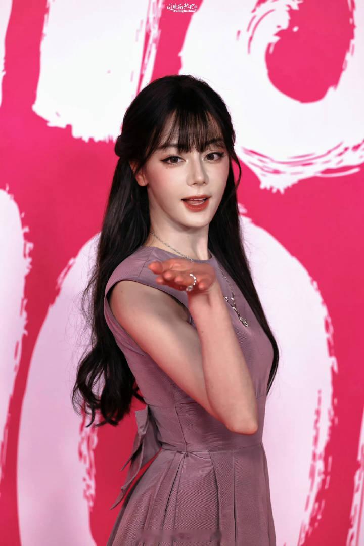 女明星今日份活动生图[送花花]迪丽热巴  鞠婧祎  刘雨昕  卢昱晓  周也 ​