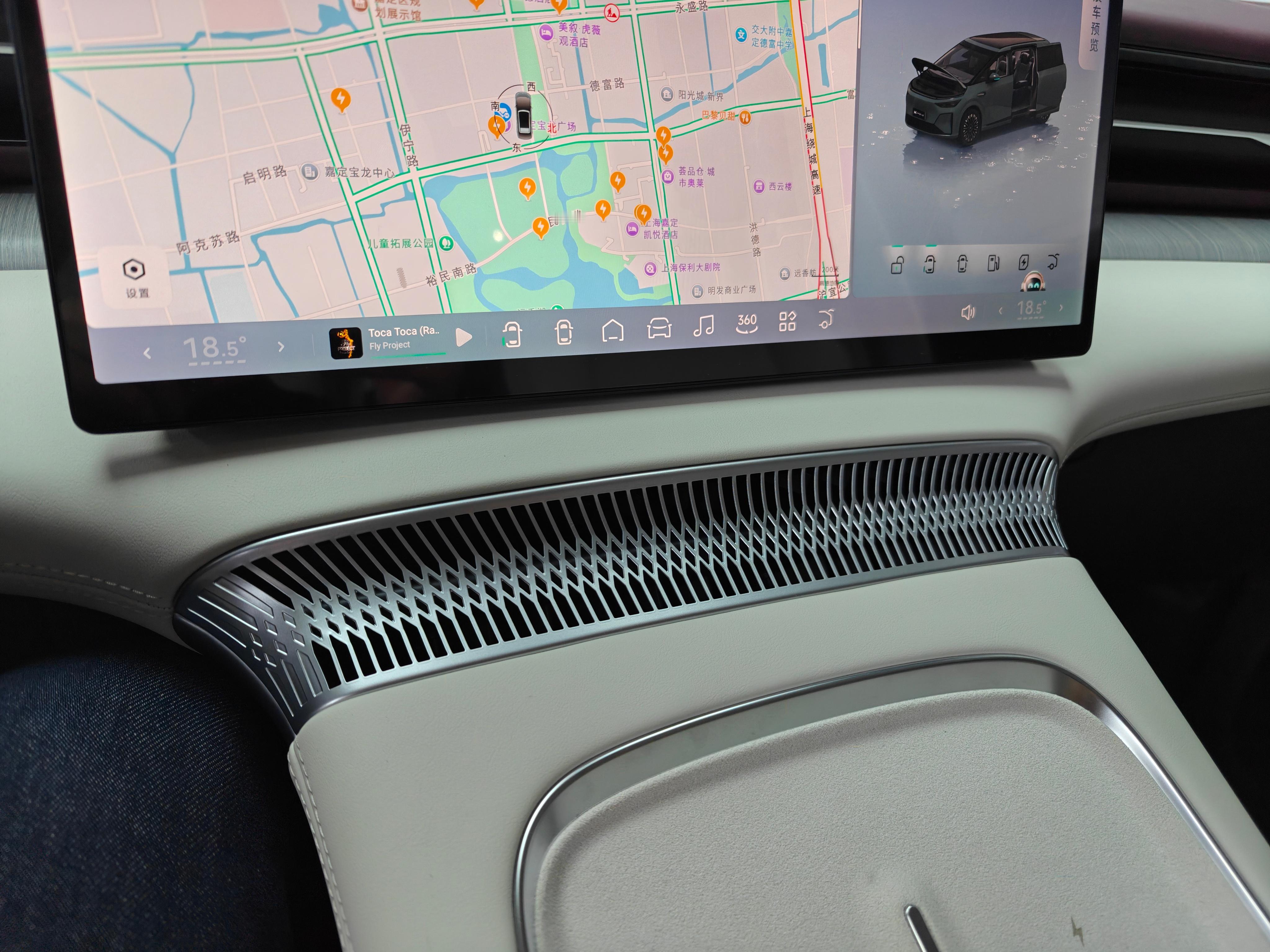 今天路过小鹏的店，进去看了一下增程版的小鹏X9先说结论：三十多万预算，有七座需求