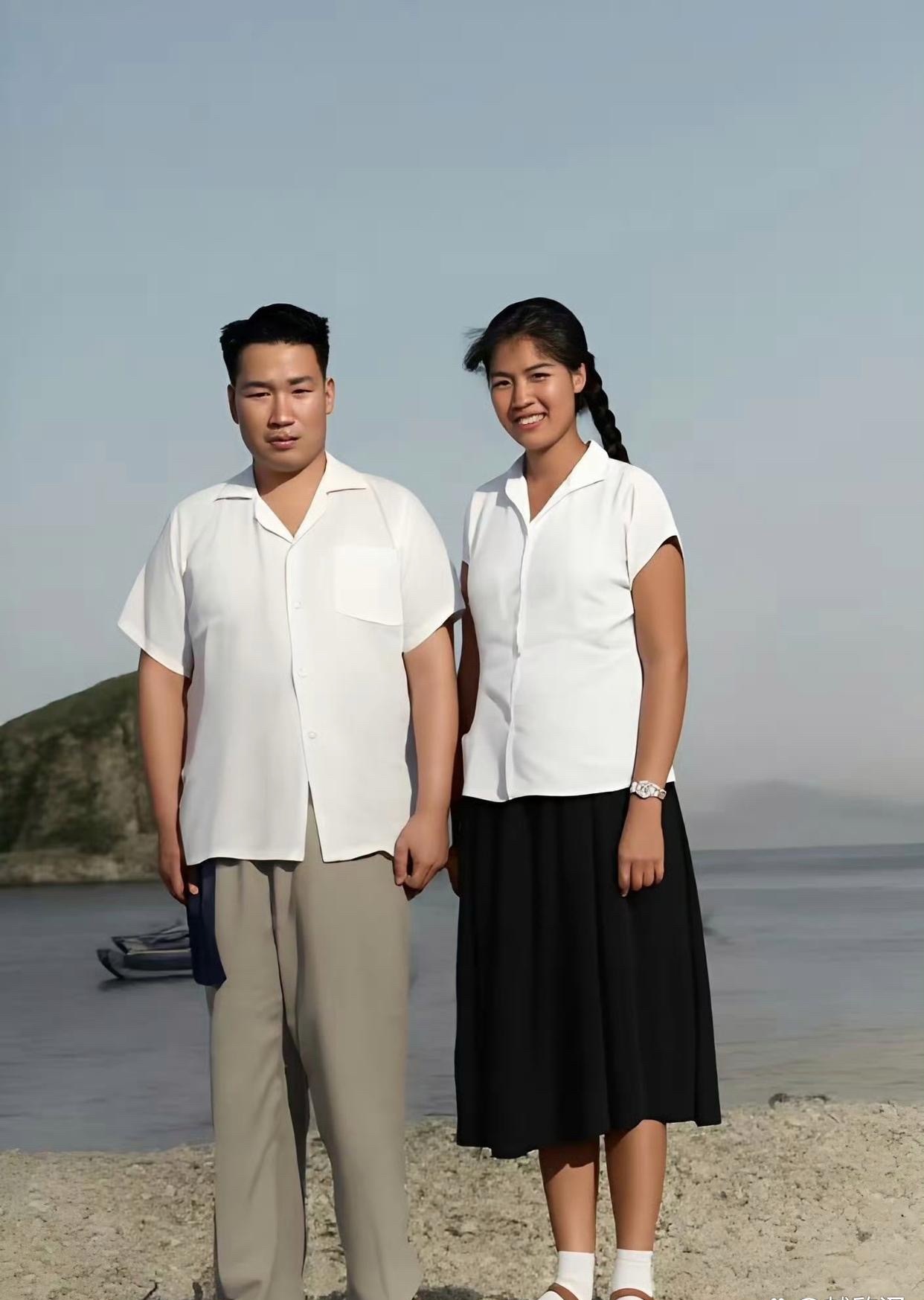 上世纪，毛岸青与邵华在大连。此时他们新婚不久，处于蜜月期。 